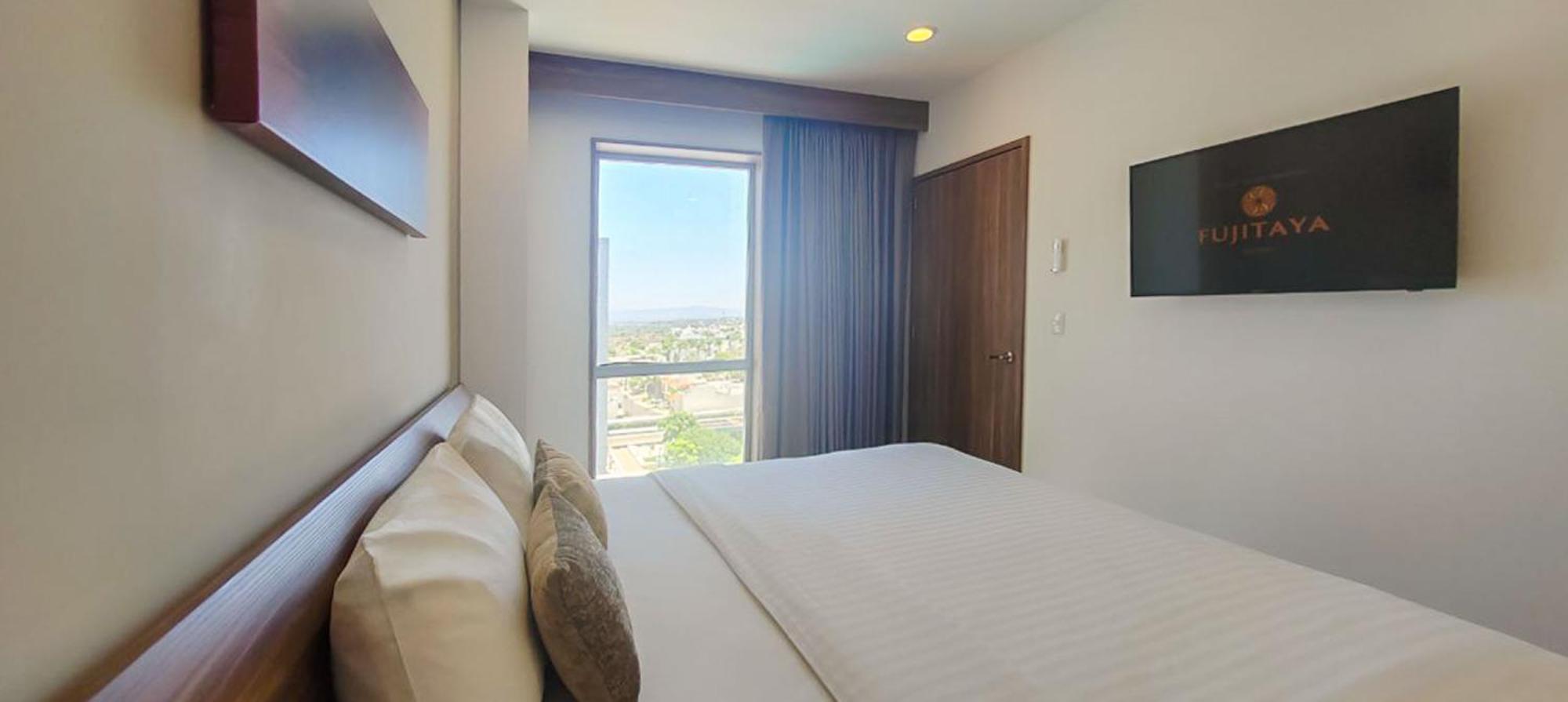 Fujitaya Queretaro Hotel Jurica Exterior photo A bedroom at the hotel